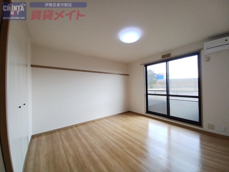 居室・リビング　同物件別室写真