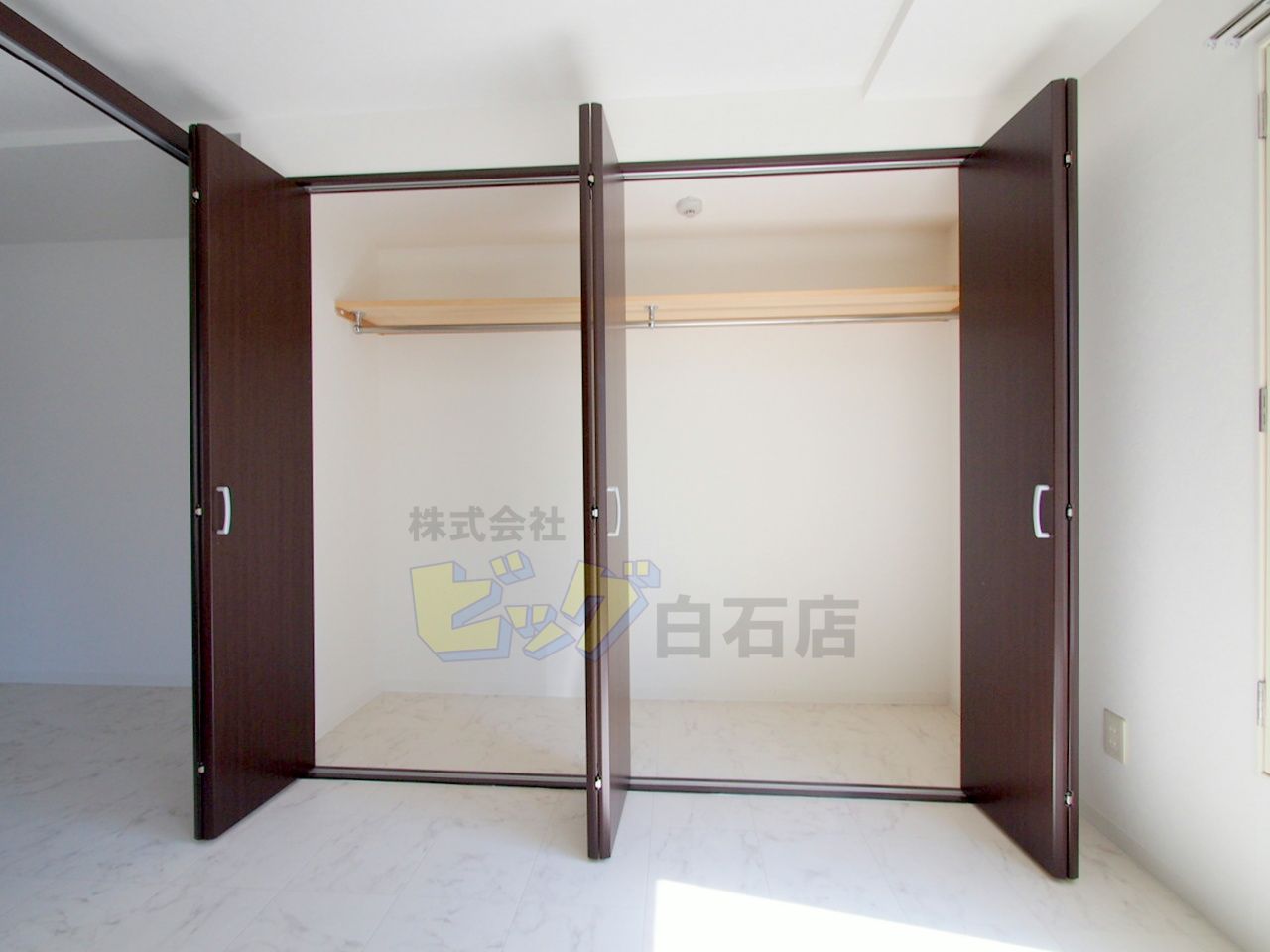 収納　壁一面の特大クローゼット完備♪