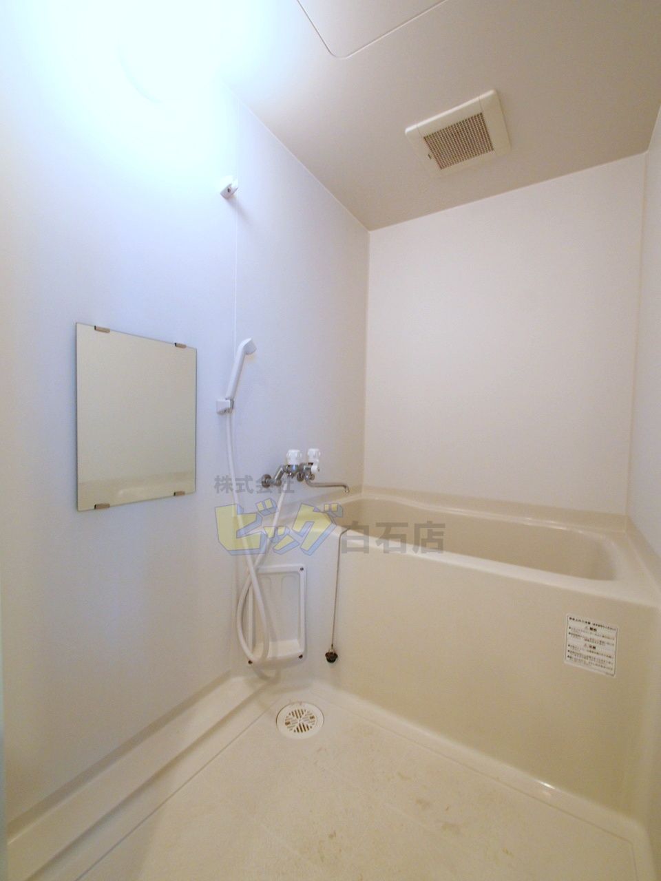 バス・シャワールーム　広々タイプのお風呂です♪