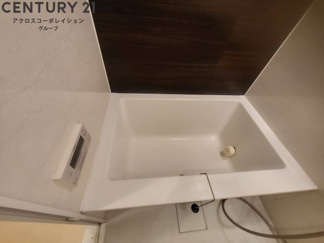 バス・シャワールーム　シンプルな浴室