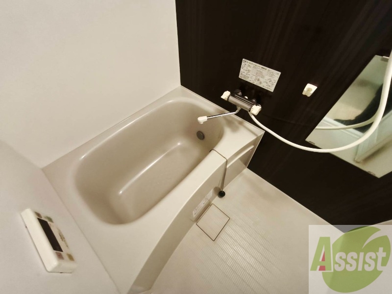 バス・シャワールーム　バスルームはこちらです。広々としてゆったり休めます。