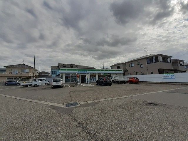 コンビニ　ファミリーマート新潟善久店（コンビニ）まで533m