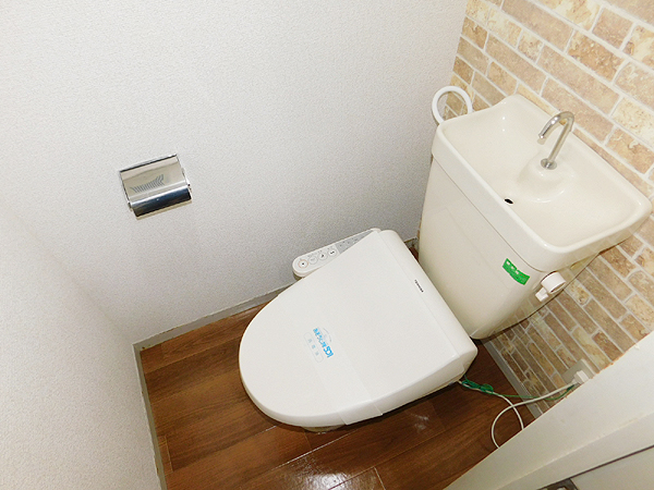 トイレ　温水洗浄便座が設置されてます！