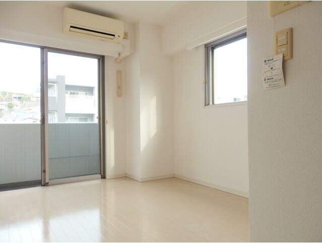 居室・リビング　開放感のあるゆったりとしたお部屋です♪