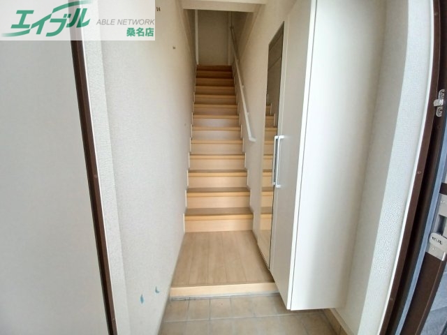 玄関　同物件別室反転写真