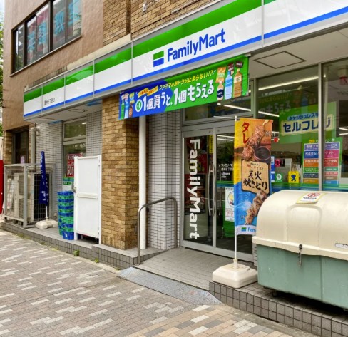 コンビニ　ファミリーマート豊洲五丁目店（コンビニ）まで104m