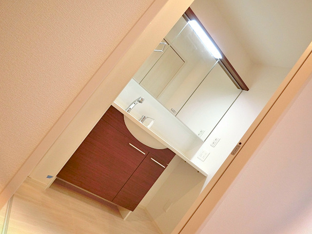 洗面設備　同施工会社の他の物件ですので実際の写真とは異なります。ご了承