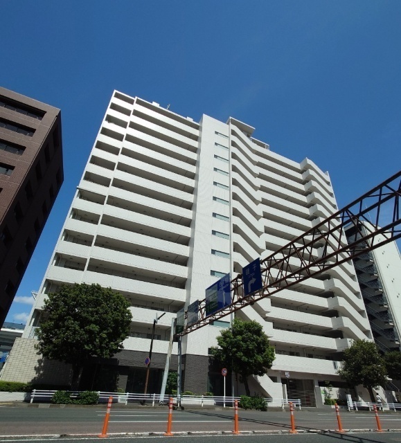 建物外観　オートロック完備