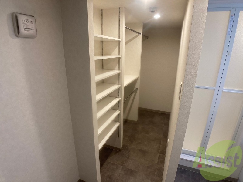 収納　たっぷり入るウォークインクローゼットです！