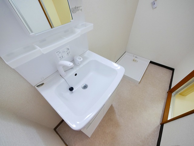 洗面設備　コンパクトで使いやすい洗面所