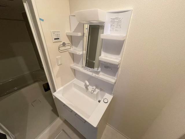 洗面設備　同型イメージ写真