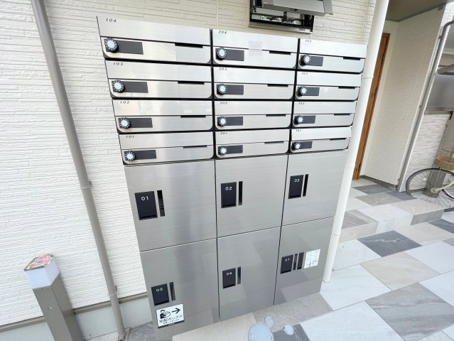 エントランス　落ち着いたエントランスです
