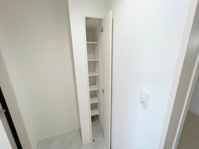 収納　玄関にはコンパクトなシューズボックスもあります。
