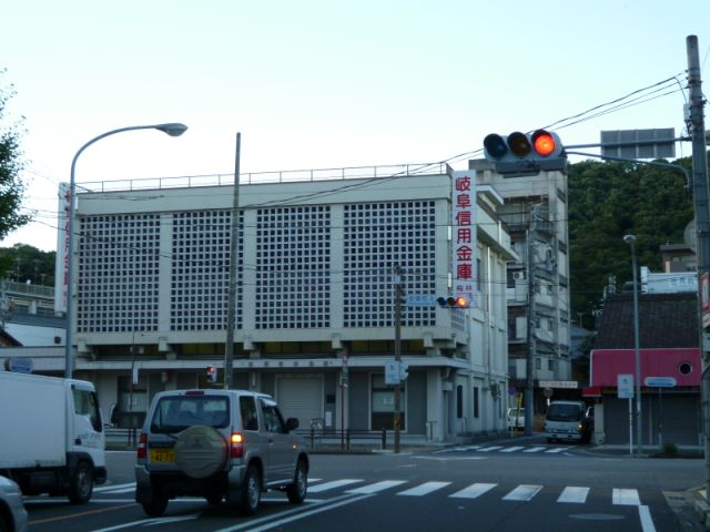 銀行　岐阜信用金庫（銀行）まで80m