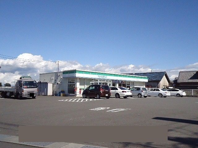 コンビニ　ファミリーマート（コンビニ）まで400m