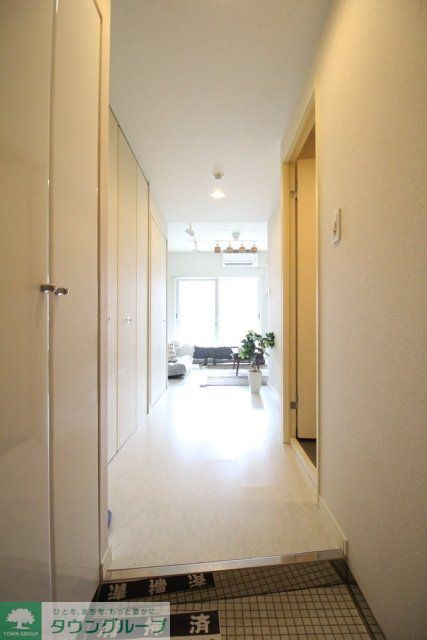 玄関　※家具・小物はイメージです※
