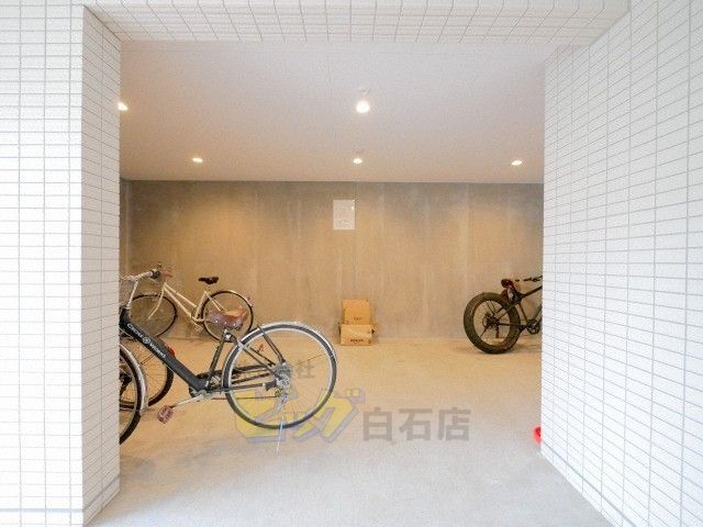 その他共有部分　屋内駐輪場完備しています♪