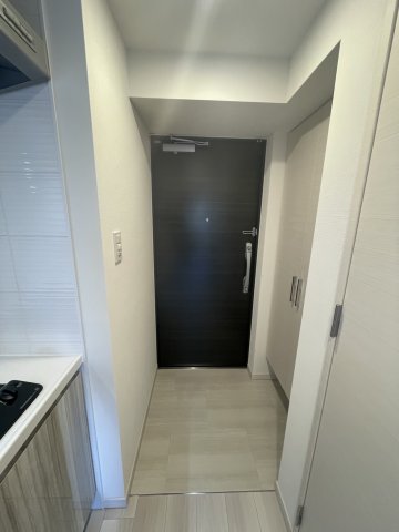 玄関　同マンション反転タイプを表示しています