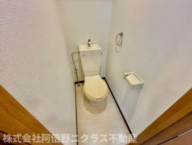 トイレ　内装は別部屋の参考写真です。