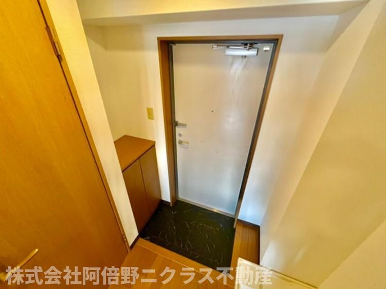 玄関　内装は別部屋の参考写真です。