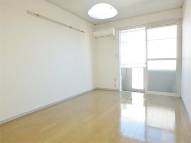 居室・リビング　明るいお部屋です