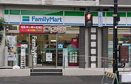 コンビニ　ファミリーマート市谷柳町店（コンビニ）まで269m
