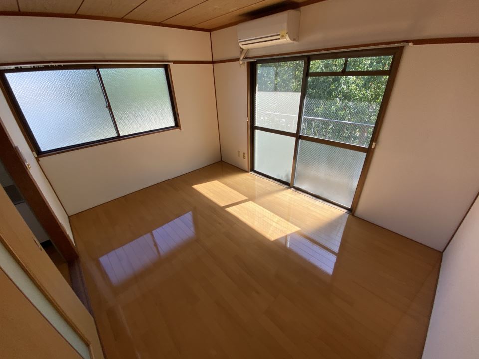 居室・リビング　角部屋で明るく、風が通ります
