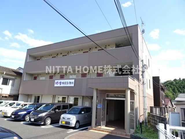 建物外観　３階建て鉄骨のマンションです◇