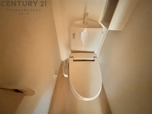 トイレ　温水洗浄便座付きのトイレです♪