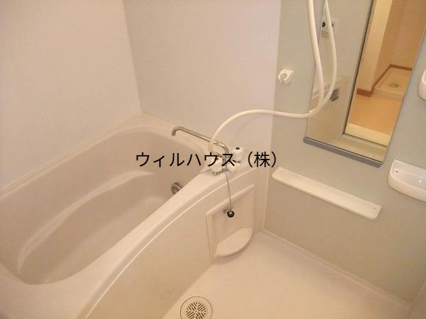 バス・シャワールーム　追い焚き機能付バス！