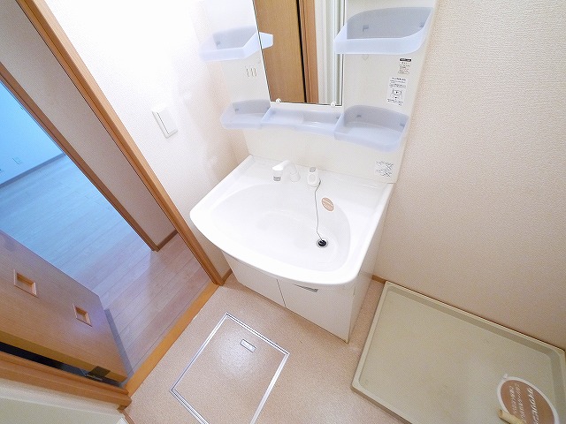 洗面設備　コンパクトで使いやすい洗面所