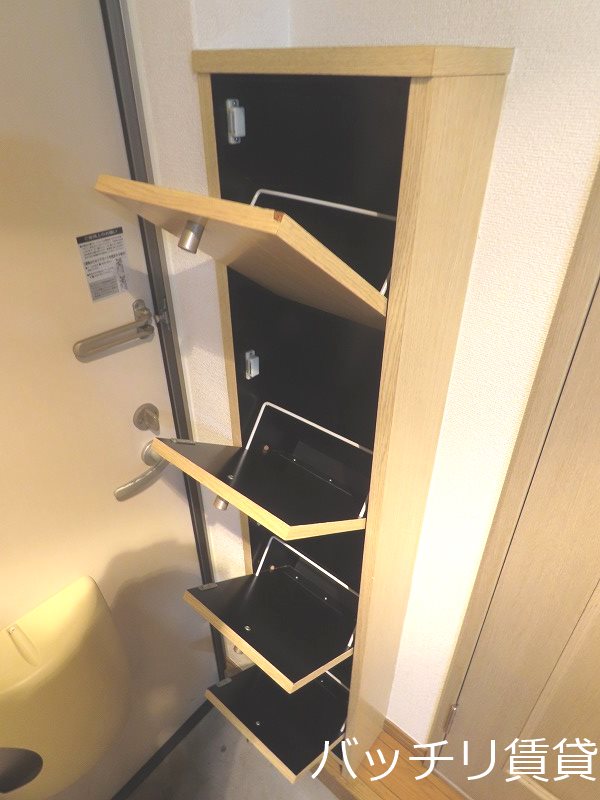 玄関　同型タイプの為、現状を優先致します。