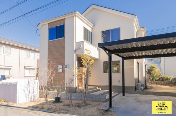 建物外観　築浅★手数料50％割引★カーポートP2台付★ユメウル不動産