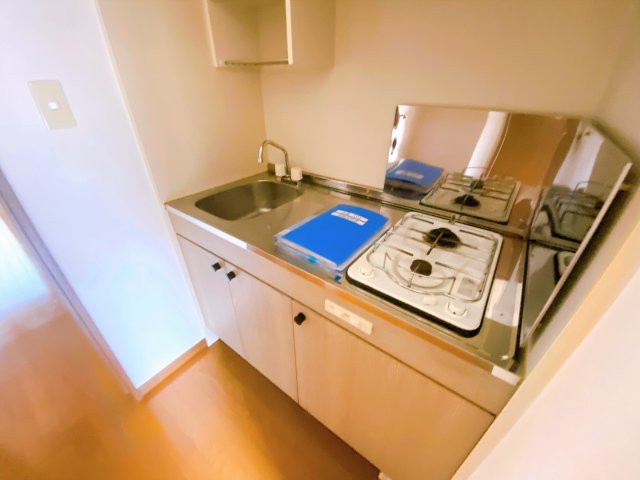キッチン　別部屋同一間取りのお写真となります。
