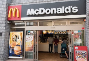 飲食店　マクドナルド（飲食店）まで910m