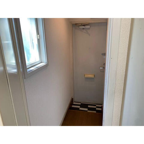 玄関　※別部屋参考写真