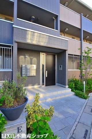 エントランス　オートロック付のエントランスです。