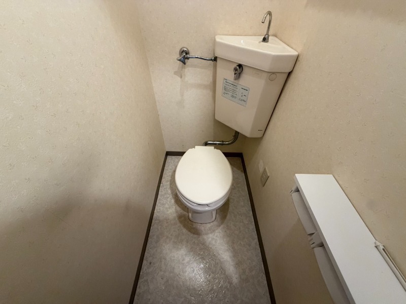 トイレ　こちらはトイレです。清潔感があり、安心して使用できます。