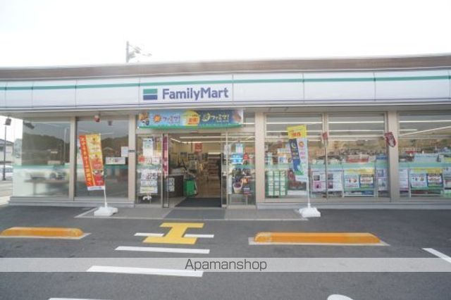 コンビニ　ファミリーマート　奈良秋篠早月町店（コンビニ）まで817m