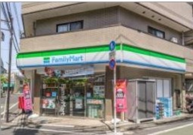 コンビニ　ファミリーマート四谷若葉店（コンビニ）まで565m