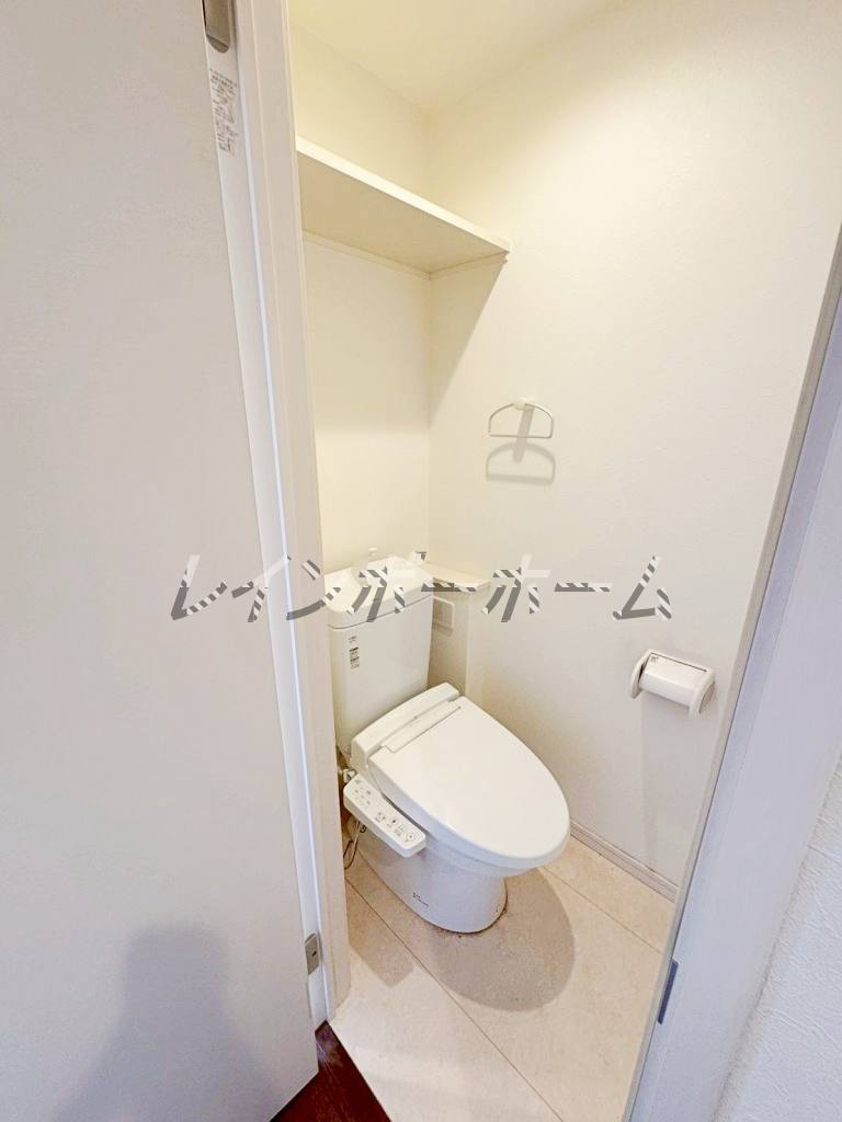 トイレ　落ち着いた色調のトイレです