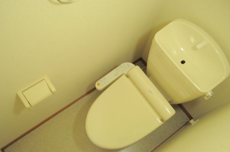 トイレ　温水洗浄機つきですよ♪