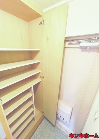 玄関　写真は別のお部屋のものでございます