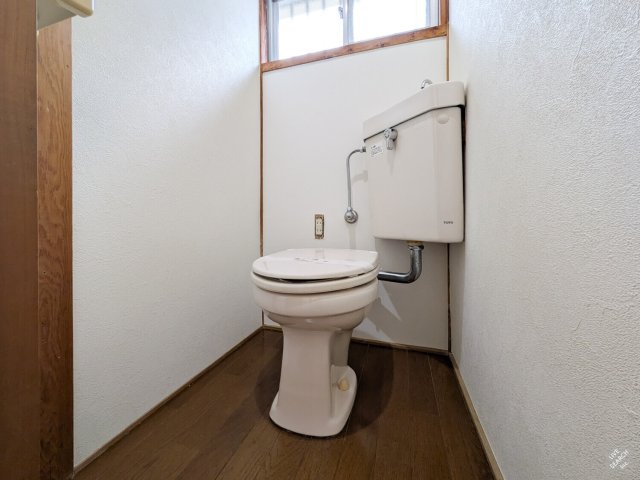 絹川平屋貸家のトイレ写真