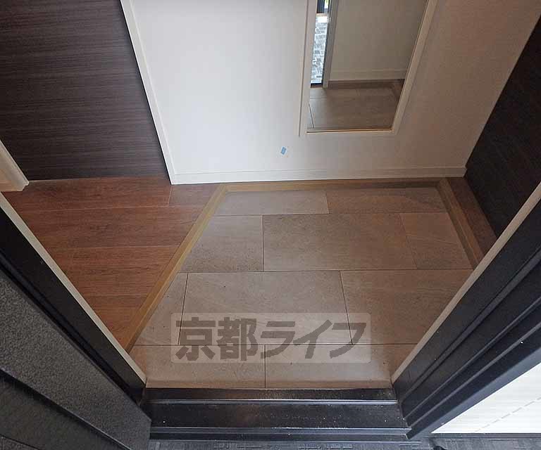 玄関　段差が低くて上がりやすい玄関です。