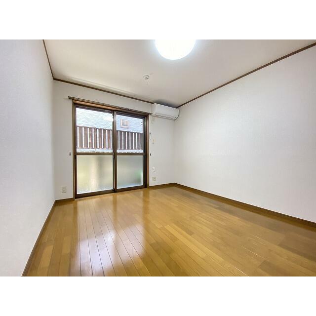 居室・リビング　※別部屋参考写真です