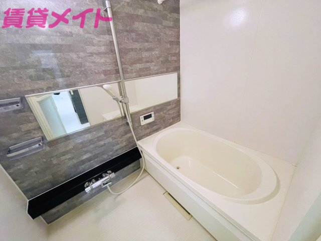 バス・シャワールーム　別部屋反転画像参考