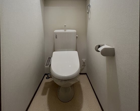 トイレ　温水シャワー付きトイレです