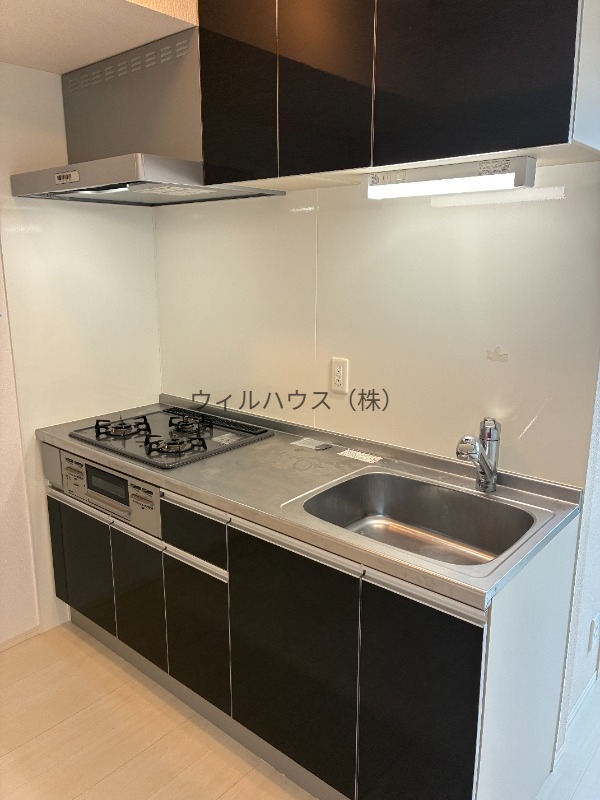 キッチン　３口コンロ付きシステムキッチン！