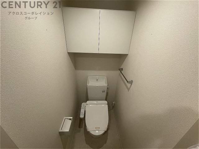 トイレ　温水洗浄便座付きのトイレです♪